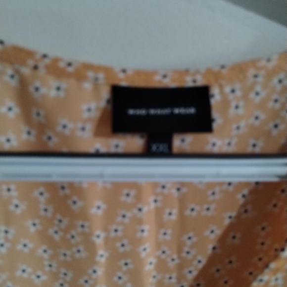 Women tops - Picture 6 of 6